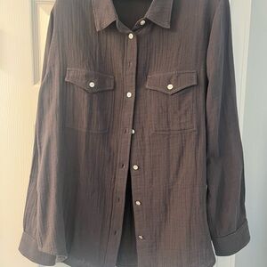 Faherty Women’s Lightweight Gauze Shirt Jacket in Black/dark grey